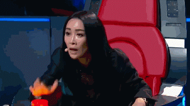 当属全新亮相的轨道战车,比以往转身更具动效的座驾,让导师们一言不合