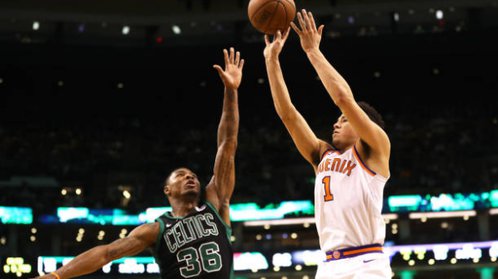 布克欧文飙分大战谁将主宰比赛走向