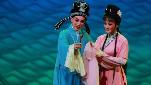 越剧《梁山伯与祝英台·十八相送》选段，表演金婷婷、黄依群_高清
