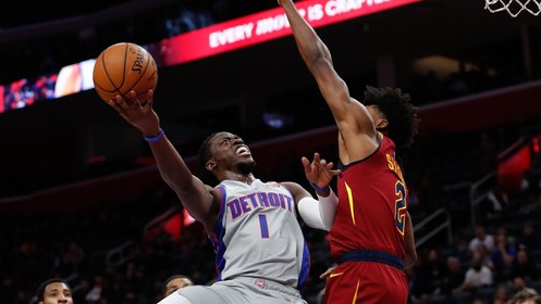 nba活塞vs雄鹿激战正酣谁能笑到最后