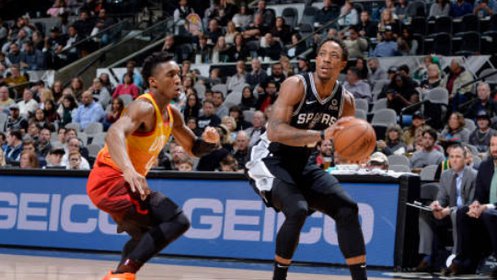 NBA视频滚动幕后花絮揭秘球星场外生活与训练日常的真实画面