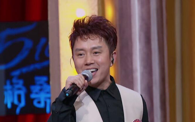 冠军张钰锟长相也与年轻时的谭校长有些神似