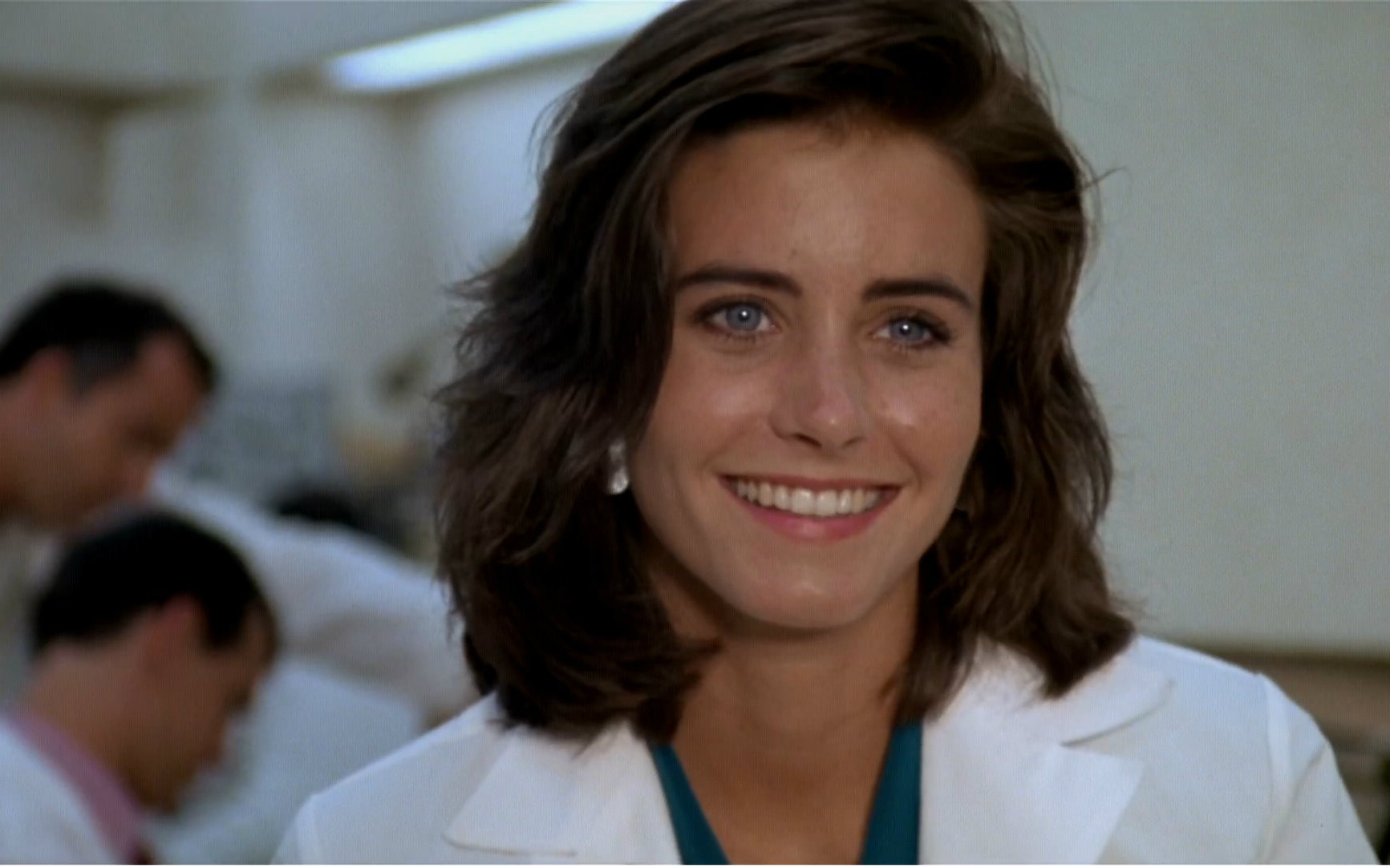 太空的神秘光芒消失于大海深处……在一所老人院里,乔(休姆·克罗宁