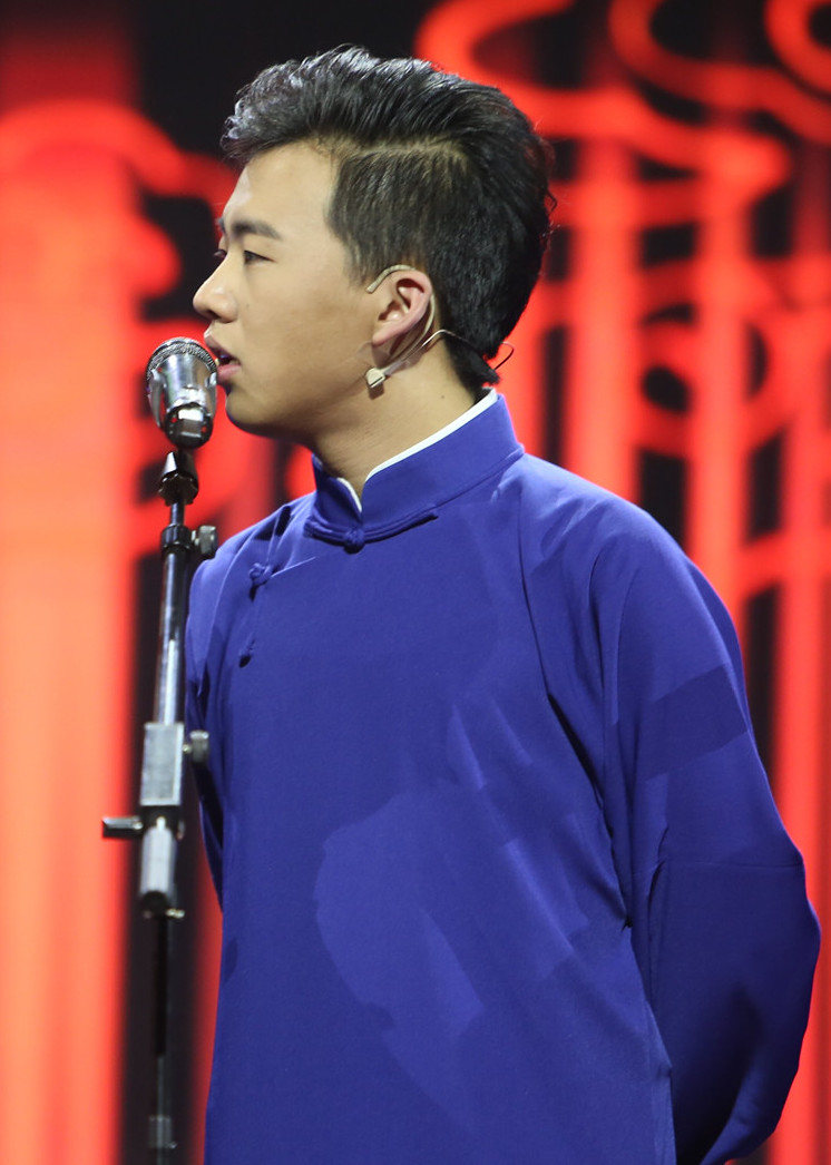 郭麒麟帮美女司机倒车