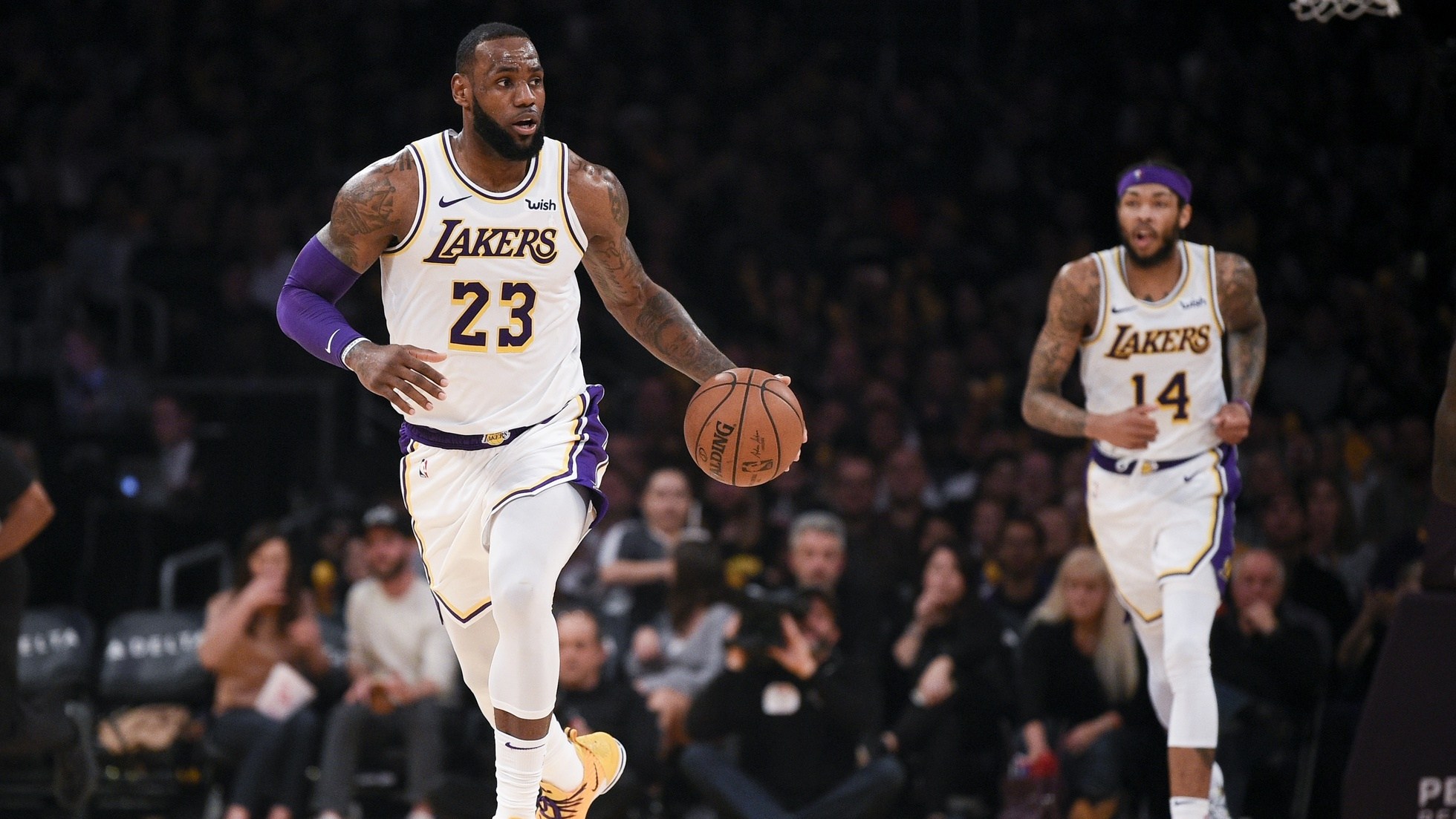 【扣篮】詹姆斯把你喂得饱饱的 祖巴茨跟进拽筐暴扣太凶残_洛杉矶湖人