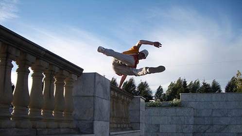 街头跑酷没有一双弹簧腿 那你就逊毙了!