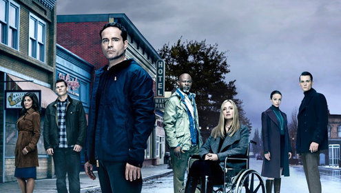 黑松镇 第一季 这部剧版楚门世界告诉你:假如生活中所有的人都欺骗你