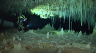 深海探险：巴哈马蓝洞封面
