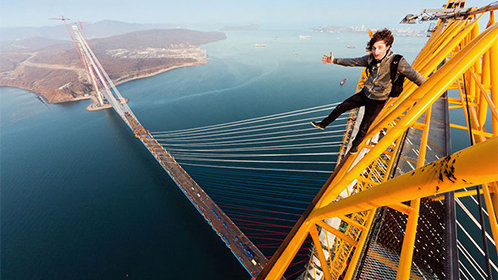 极限视界突破极限牛人迪拜高楼间挑战翼装飞行