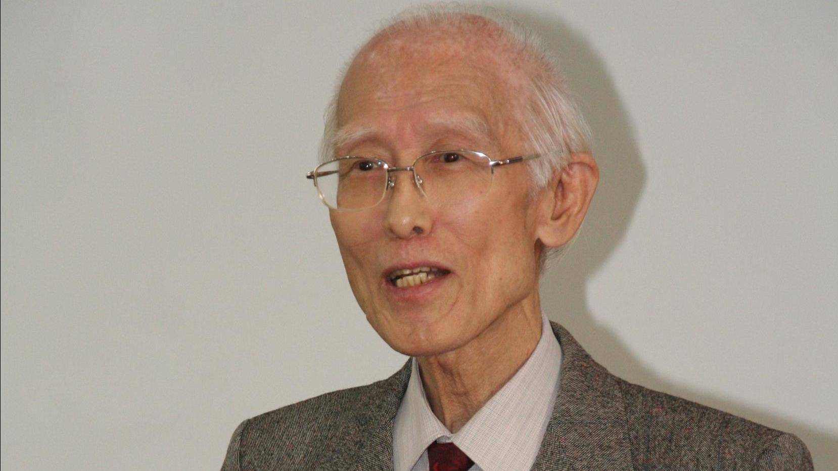 余光中强烈反对民进党"去文言文" 为台湾语文发声_诗人余光中病逝