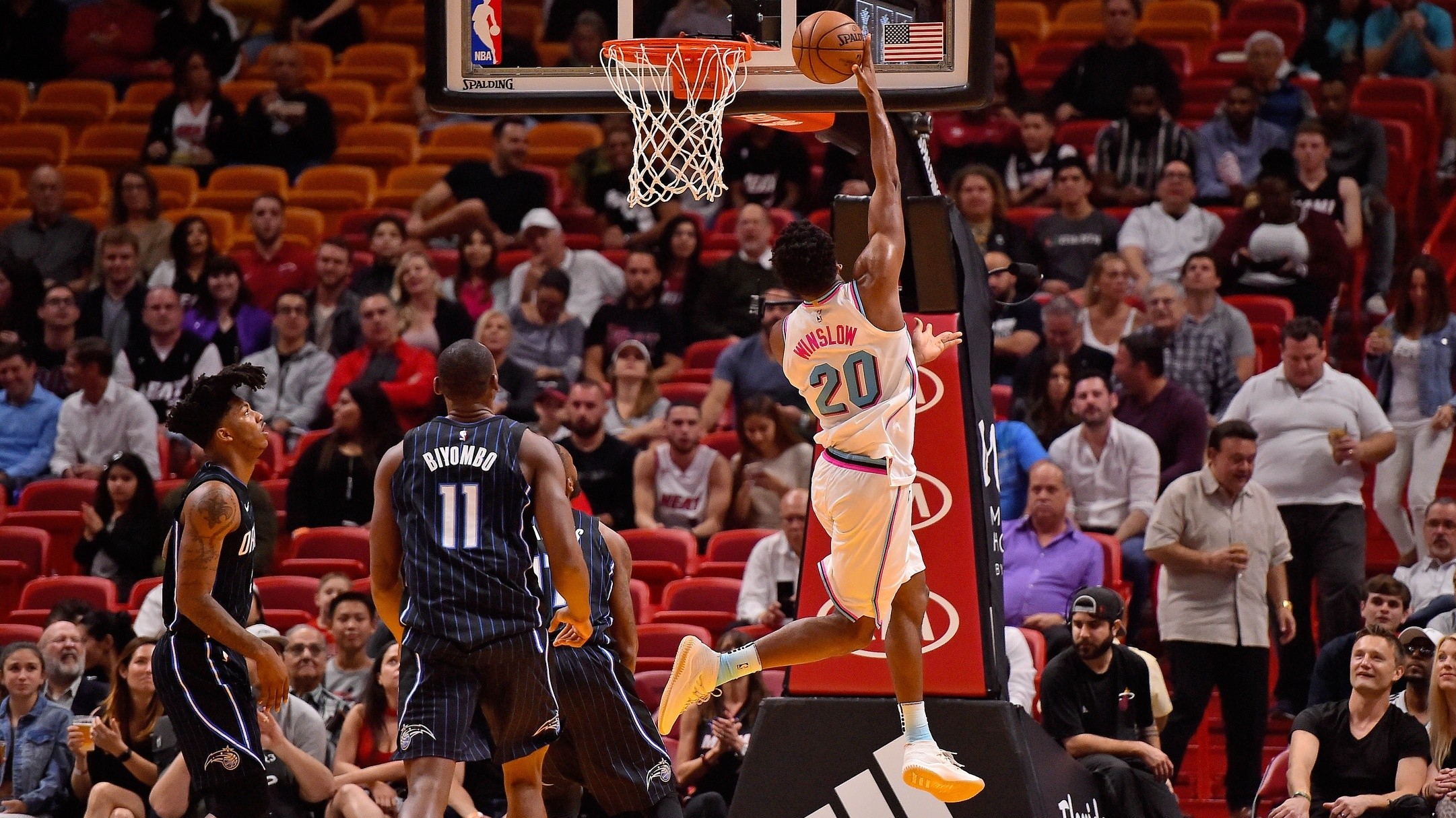 【扣篮】制霸内线！白边抢下篮板单臂炸筐_NBA全场集锦_腾讯视频