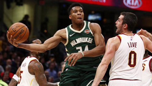 全景NBA_全景NBA_穿裆传球半场空接轻松写意来看看新赛季NBA级别控卫的传球艺术_高清1080P在线观看平台_腾讯视频