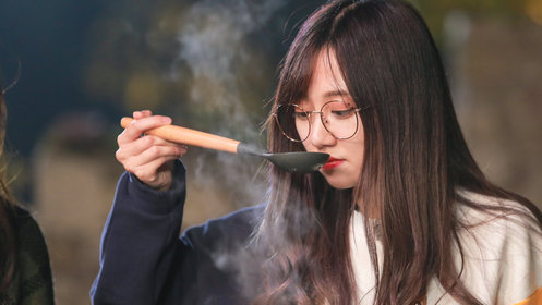 冯薪朵围观被踩骨折苏杉杉下厨大显身手