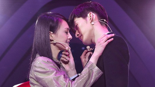 《综艺最爆点》张翰郑爽当众秀恩爱_综艺_高清1080p在线观看平台_腾讯