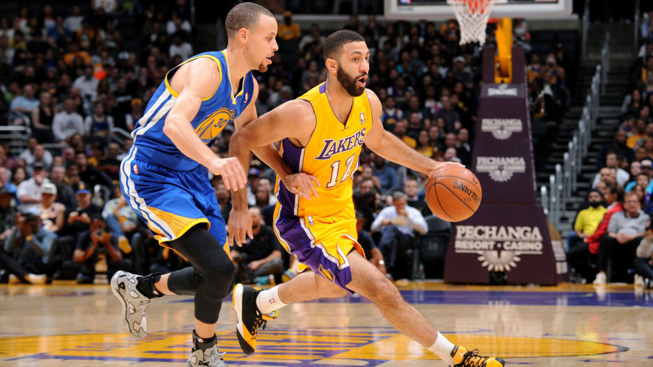 洛杉矶湖人片段库里潇洒后背精确制导布雷克三分穿针