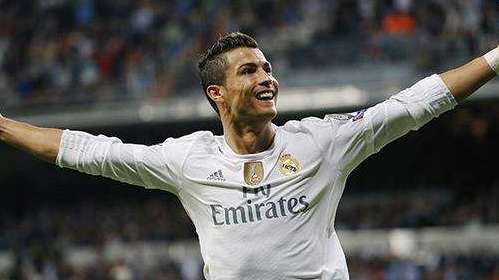 迪巴拉小球迷展示高超射术 将球射进小孔