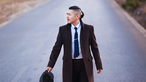 大冰讲述感人故事 王继阳唱哭居民