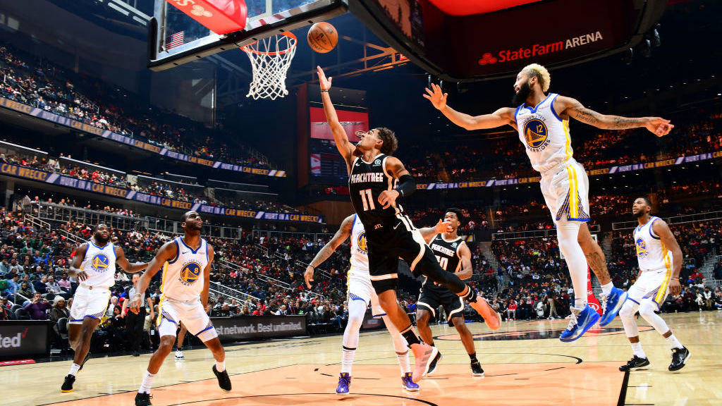 NBA集锦呈现多场焦点对决高光时刻重温赛季最燃得分风暴