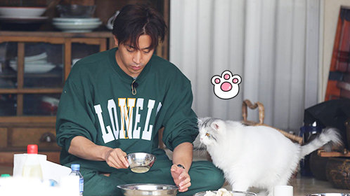 《三时三餐 渔村篇 第3季》eric尹均相被kong踩醒日常 酒窝美男李瑞镇