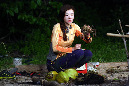 我们的法则眼花了节目组送丛林家族惊喜海鲜面条好吃到哭