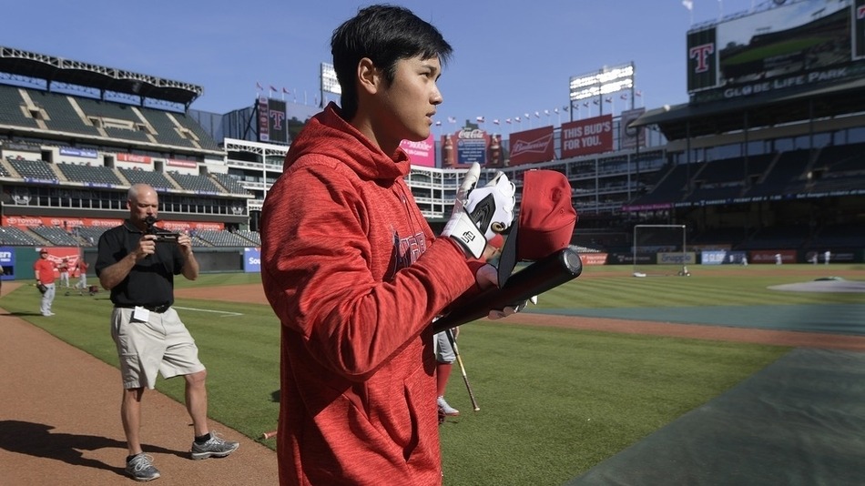 天使科扎特接球失误送阿隆贾奇回本垒_mlb_腾讯视频