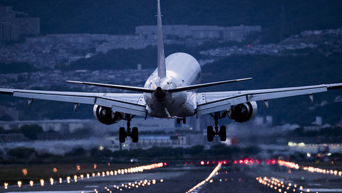 乘客回忆首航飞机返航:急速下降如坐跳楼机 下飞机时腿都在抖_高清