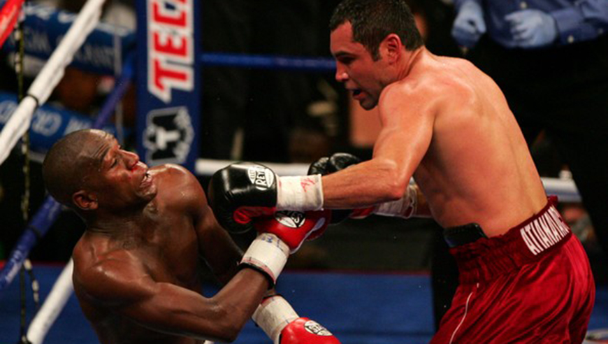 帕奎奥一拳的力量有多大?沙袋都快要打散了!_功夫搏击_腾讯视频