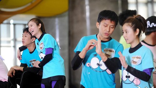 万国鹏遭淘汰痛哭 刘芸竟因他太优秀才淘汰他?