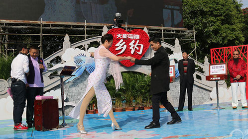 《乡约》58岁老太潇洒舞姿震撼全场_综艺_高清1080p在线观看平台_腾讯