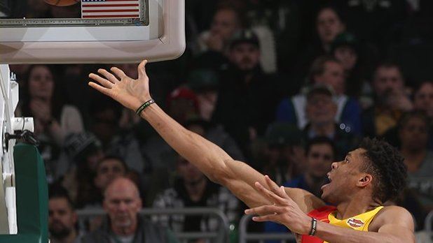 东契奇三双到手字母哥屡献暴力劈扣_nba全场回放_腾讯视频