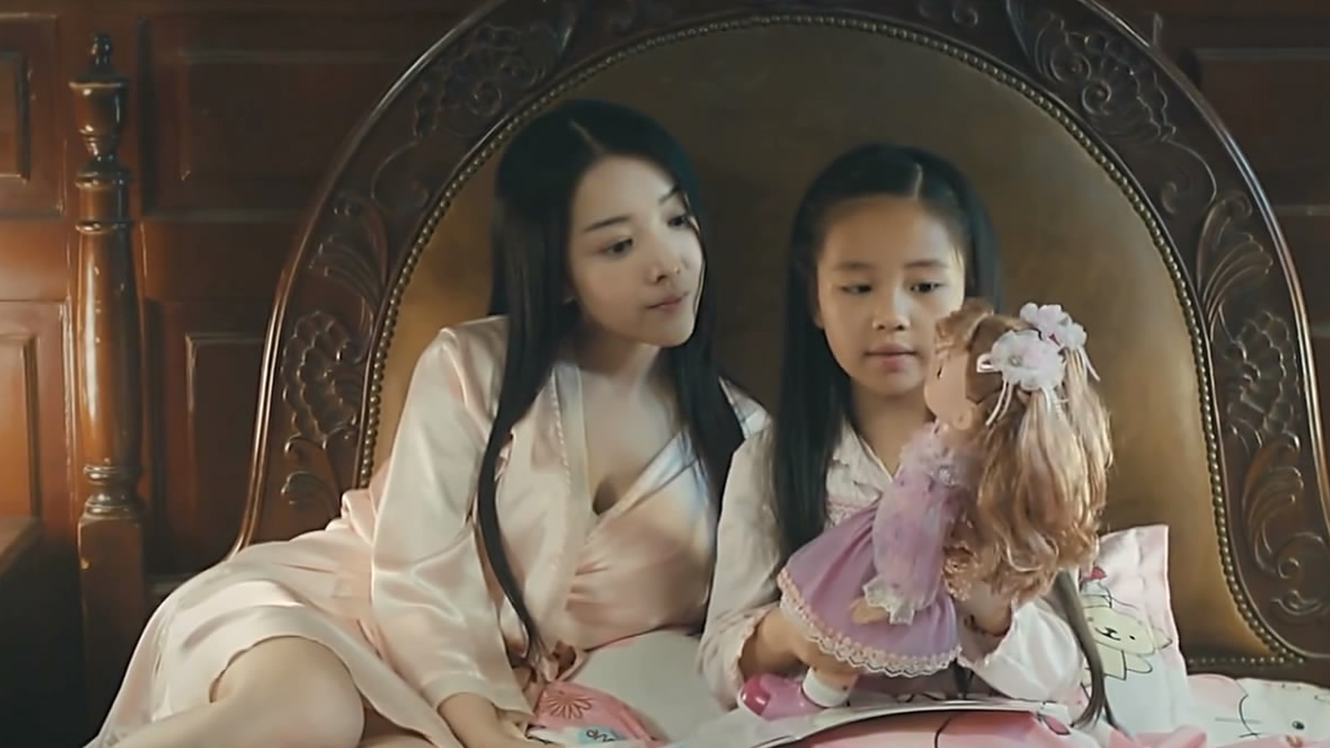 《通灵姐妹》正式版预告