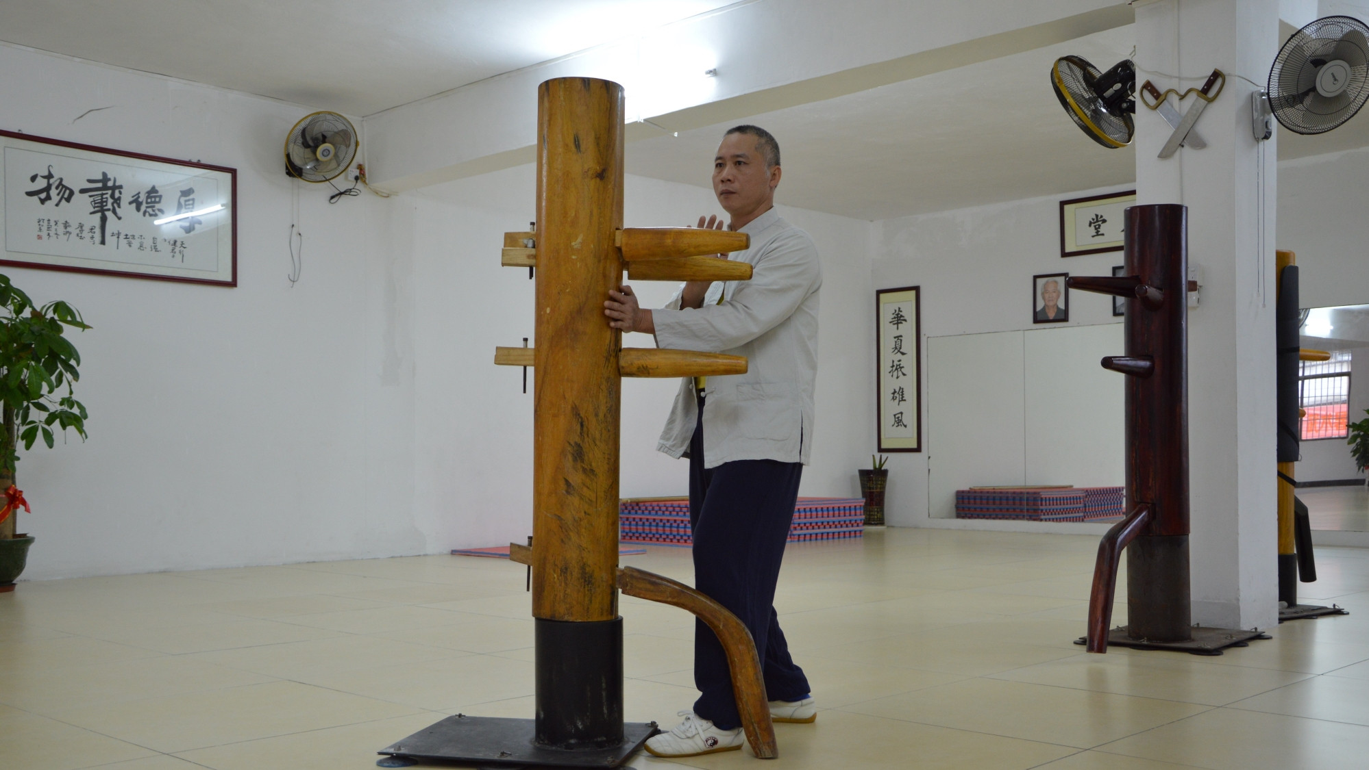 90岁太极高手隐居民间 强壮的老外不服气来感受_功夫搏击_腾讯视频