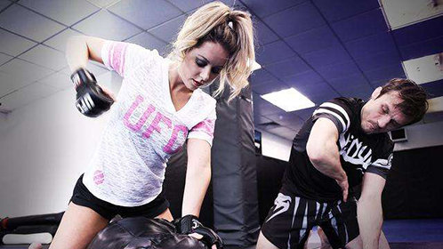 功夫搏击霹雳娇娃巴西柔术女神擂台双腿夹击旋转绞杀