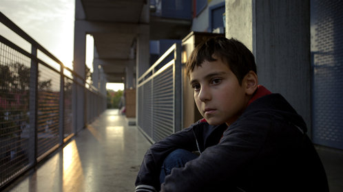 马孔多法国预告片小男孩想成真男人