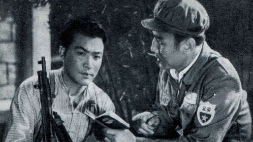 岸边激浪