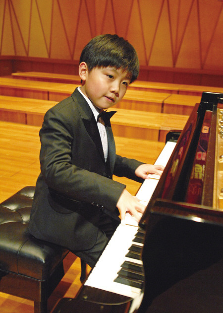 钢琴神童埃文图片